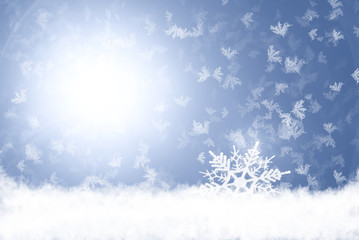 natürlich gewachsene Eiskristalle und Schneeflocken