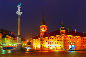Fototapeta na wymiar Castle Square at night in Warsaw, Poland.