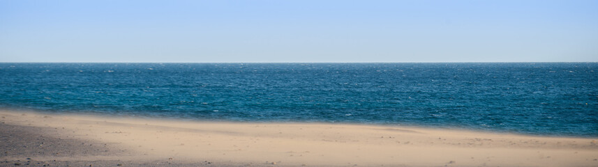 Fototapeta na wymiar plaża i woda