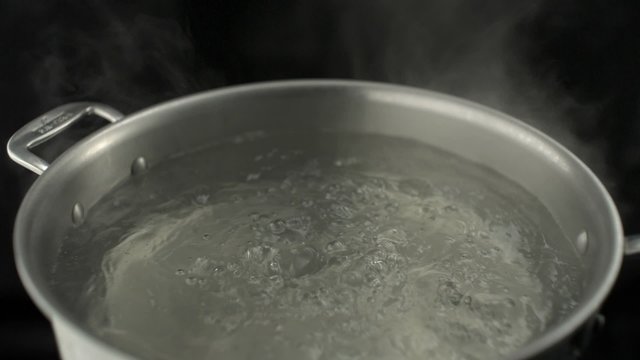 Boiling water in pot shooting with high speed camera, phantom flex.