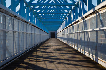 Metallic bridge crossing