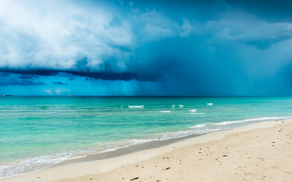 Fototapeta Storm over Miami Beach.