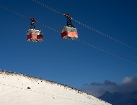 Old pendulum cableway for transport of people