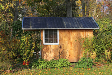 Gartenhaus mit Blechdach