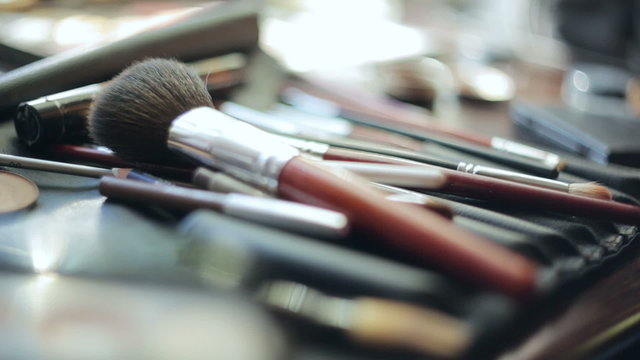 Brush and eye shadow makeup tools