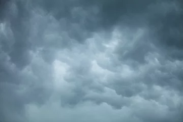 Poster de jardin Ciel Cloudscape dramatique. Nuages orageux dans le ciel.