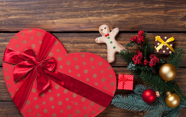 Fototapeta na wymiar Gingerbread man and Christmas gifts
