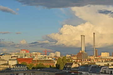 Obraz premium Berlin Mitte / Blick auf Kraftwerk / Berliner Wolkenhimmel