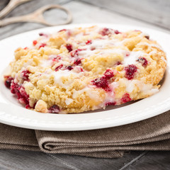 Johannisbeerstreusel - crumble cake with red currants