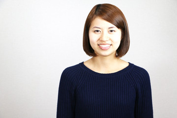 Fototapeta premium 笑顔の若い女性