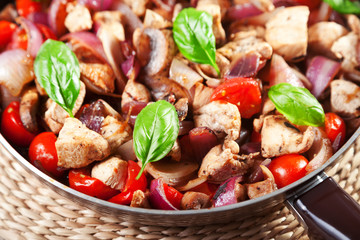 Chicken with onion and cherry tomatos