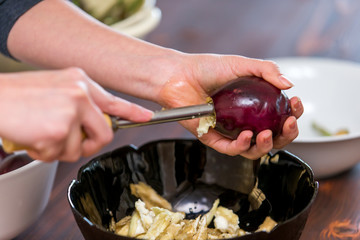 Aubergine aushöhlen