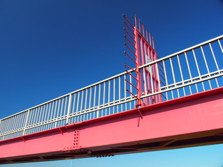 青空と赤い橋