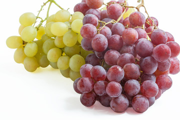 Grappes de raisin blanc et rose en vrac