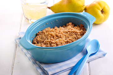 Pear crumble cake