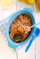 Pear crumble cake
