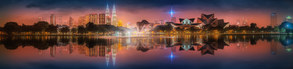Fototapeta na wymiar Beautiful cityscape of Kuala Lumpur skyline