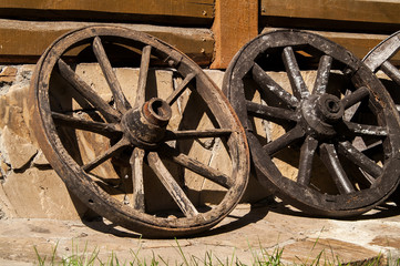 Fototapeta premium Ancient wooden wheel