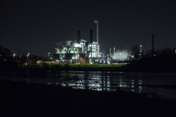 Chemiepark bei Nacht
