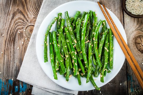 Fried green beans with sesame