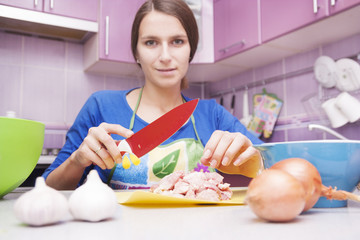 Obraz na płótnie Canvas young woman in the kitchen