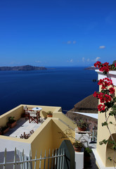 Obraz premium restaurant in Santorini, overlooking the sea