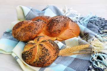 Kaiser roll and Mohnflesserl braided bun sprinkled with poppy seed