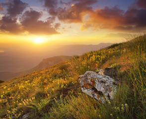 Obraz premium Mountain valley during sundown. Beautiful summer landscape
