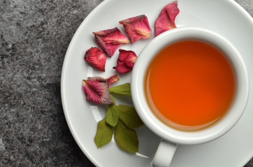 Obraz na płótnie Canvas Fresh herbal tea with flowers