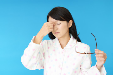 眼精疲労を訴える女性
