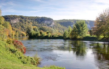 chateaux le long de la vallée de la Dordogne