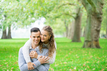 Fototapeta premium A couple walking in the Hyde Park, London