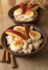 Oatmeal with banana, apple and cinnamon