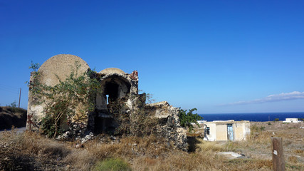 Fototapeta na wymiar small and traditional greece village on santorini