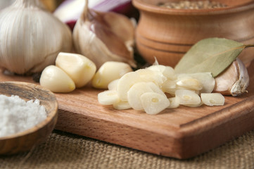 Fototapeta na wymiar Garlic, onion, coriander, sesame seeds, black pepper, bay leaf, sea salt