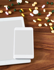 Tablet und Smartphone, Tabletten, Einkauf von Medikamenten im In