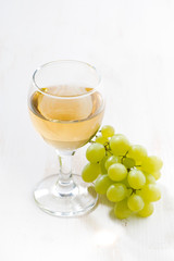 glasses of white wine and grapes