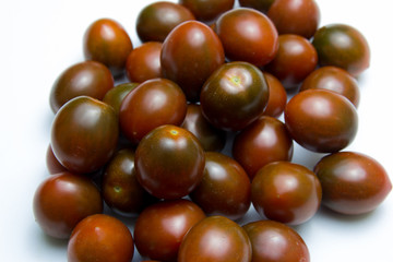 tomate cherry negro