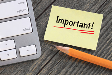 important note on desk background