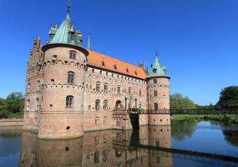 Fototapeta premium Egeskov castle, landmark fairy tale castle in Denmark