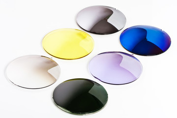 Resin glass for spectacles