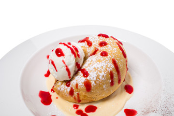 Cinnamon bun with ice cream.