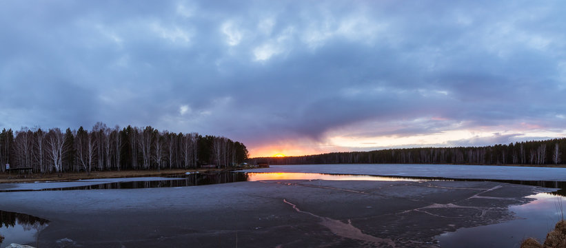 вечер на Уральском озере осенью, Россия © 7ynp100