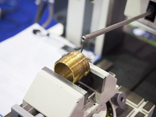  inspection automotive part by contour measuring machine