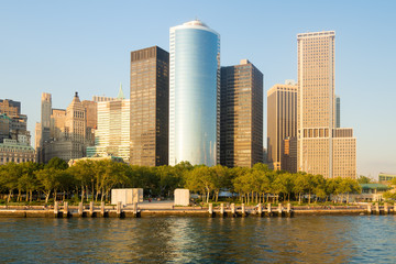 Fototapeta na wymiar Battery Park and the Lower Manhattan skyline in New York