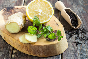 Ingredients for brewing tea: black tea, ginger, lemon, mint