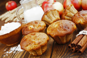 Apple muffins with cinnamon