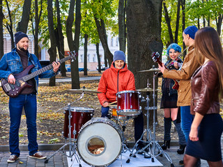 Music street performers with girl violinist 