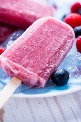 Popsicles with fresh berry fruits