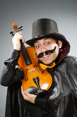 Funny violin player wearing tophat